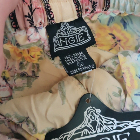 FINAL SALE 🆕Floral print shorts - Picture 3 of 3